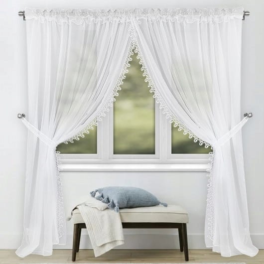 firana-z-woalu-zdobiona-gipiura-500-250-cm