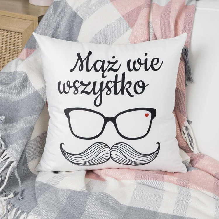 poszewka-na-poduszke-z-czarnym-napisem-40x40