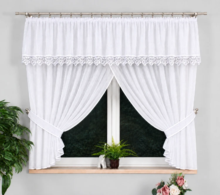 firana-450-z-lambrekinem-gipiura-8cm-szarfy