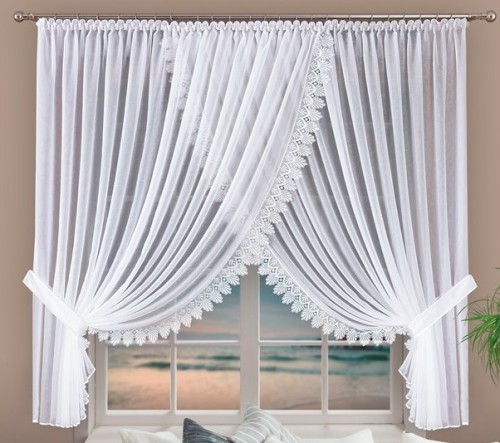 biała firana z gipiurą