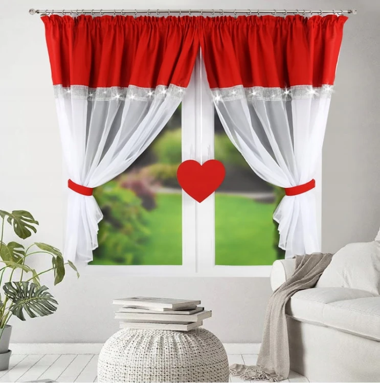FIRANA-NA-OKNO-W-KOLORZE-CZERWONYM-Z-SERDUSZKIEM-Wysokosc-145-cm